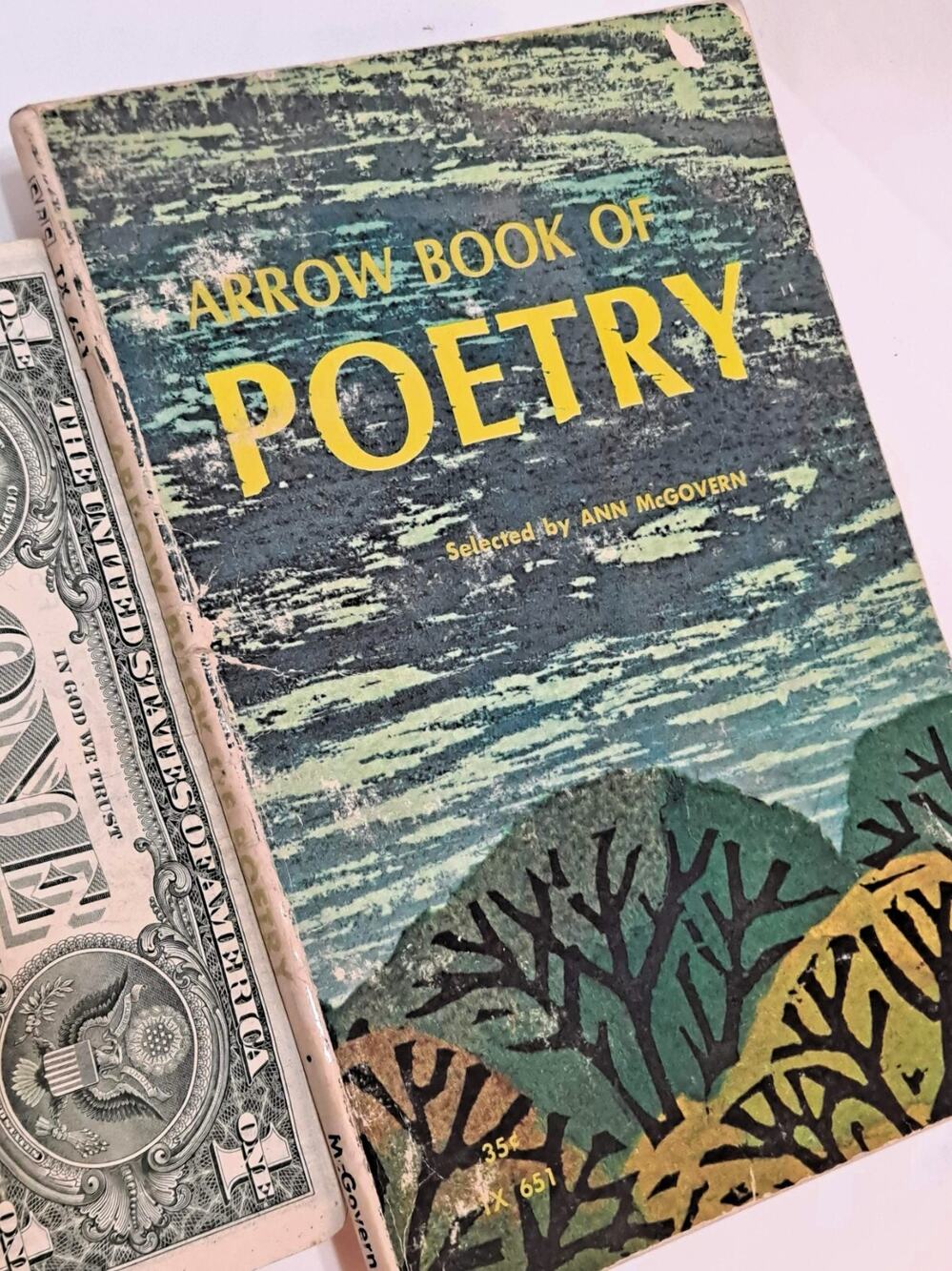 Arrow Book of Poetry selected by Ann McGovern (1968 Scholastic PB TX 651)